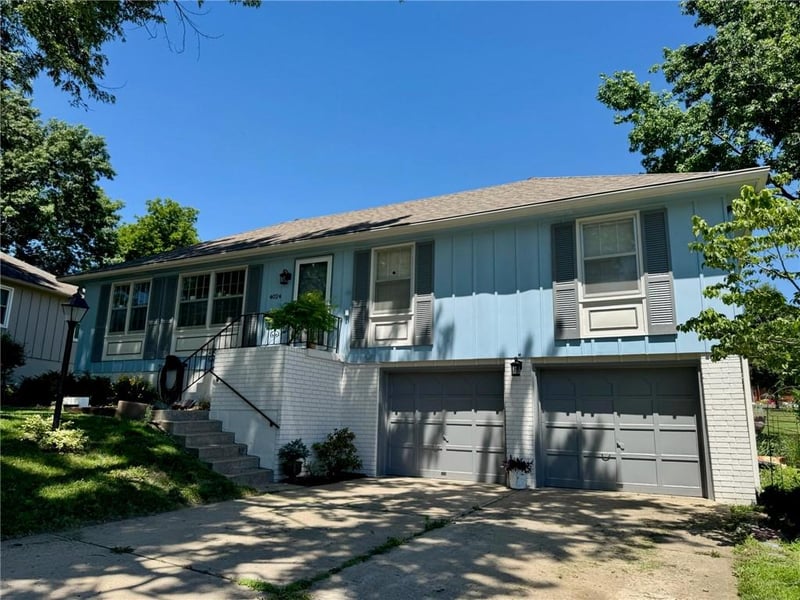 4024 Surrey Ln, Independence, MO 64055