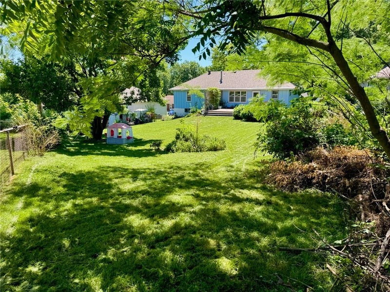 4024 Surrey Ln, Independence, MO 64055