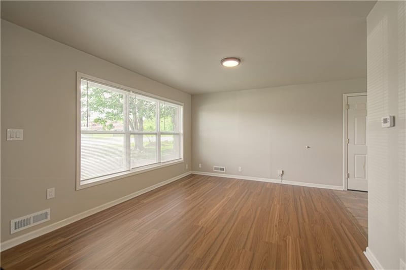 11004 Blue Ridge Blvd, Kansas City, MO 64134