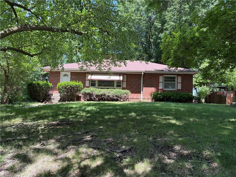 3407 Gene Field Rd, St Joseph, MO 64506