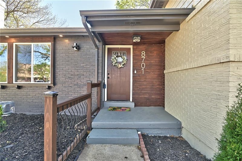 8701 Ward Pw, Kansas City, MO 64114