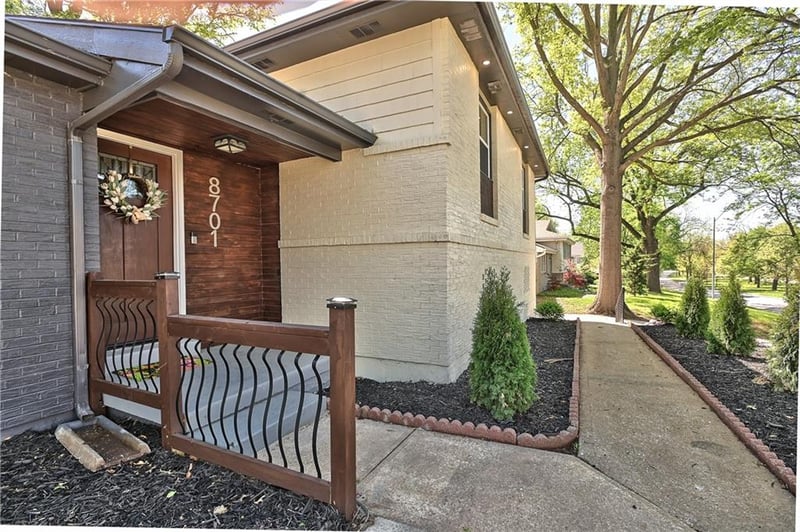 8701 Ward Pw, Kansas City, MO 64114