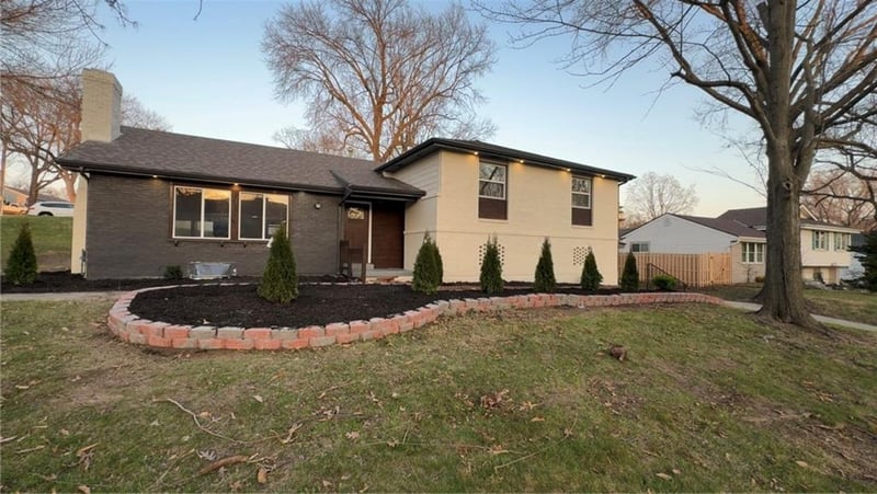 8701 Ward Pw, Kansas City, MO 64114