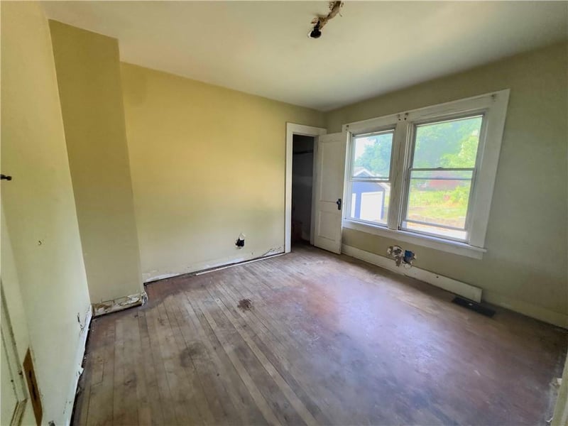 2810 Oak St, St Joseph, MO 64503