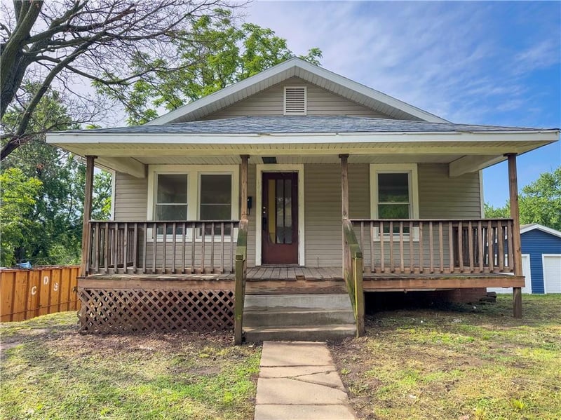 2810 Oak St, St Joseph, MO 64503