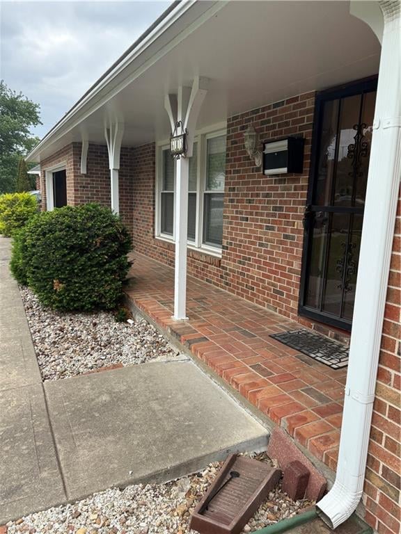 613 Coronado Ave, Lee's Summit, MO 64063