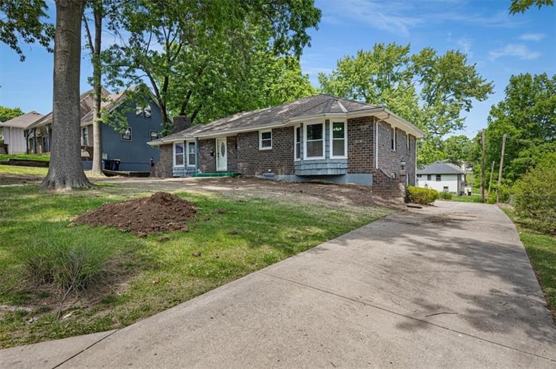 12208 62nd Ter, Kansas City, MO 64133