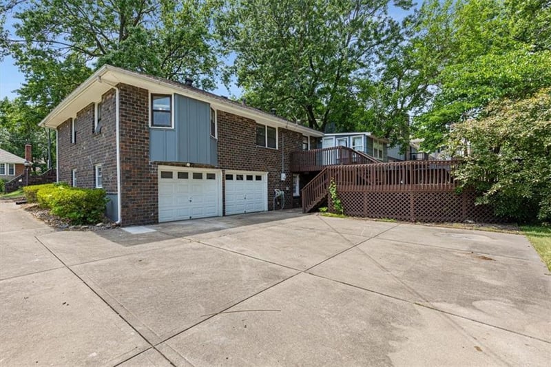 12208 62nd Ter, Kansas City, MO 64133