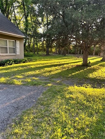 1013 W Santa Fe Trl, Kansas City, MO 64145