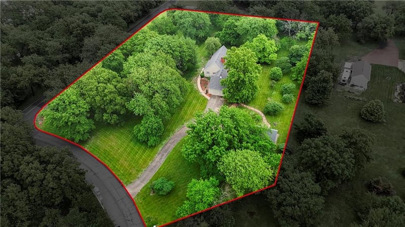 25409 Timberlake Trl, Greenwood, MO 64034