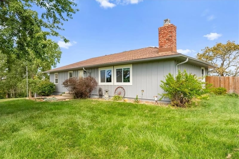 22014 223rd St, Spring Hill, KS 66083