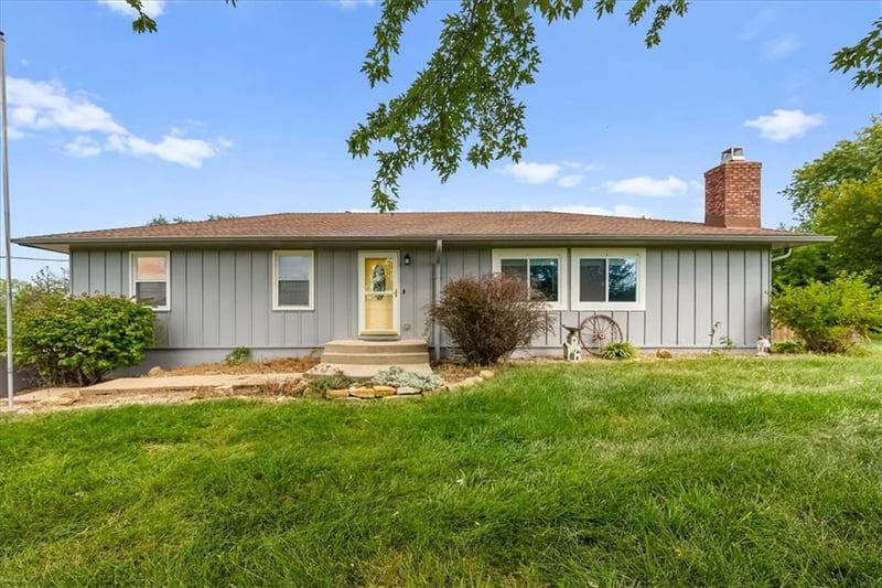 22014 223rd St, Spring Hill, KS 66083