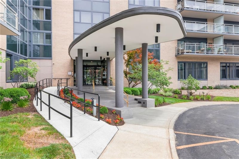 4545 Wornall Rd #LE4, Kansas City, MO 64111
