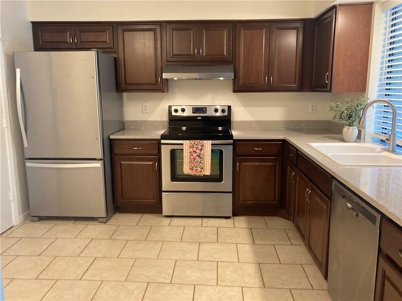 12702 W 110th Ter, Overland Park, KS 66210