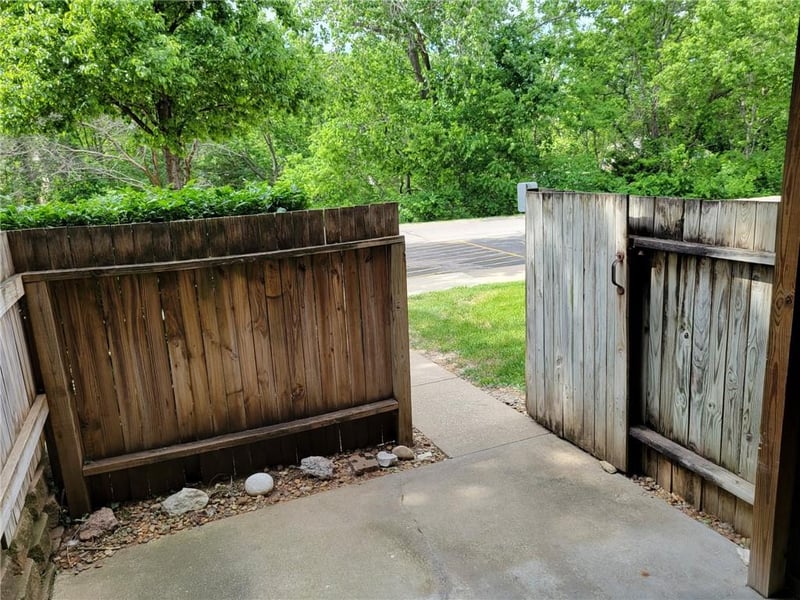 12702 W 110th Ter, Overland Park, KS 66210