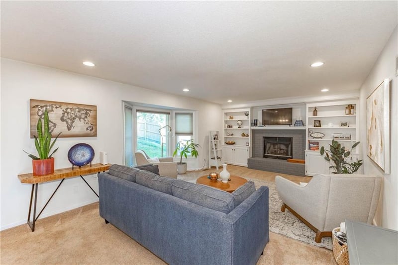 5421 Mccoy St, Shawnee, KS 66226
