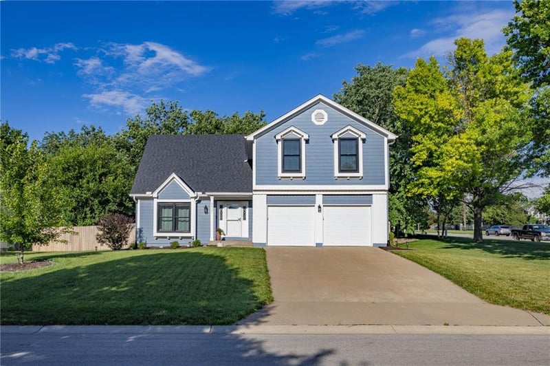 5421 Mccoy St, Shawnee, KS 66226