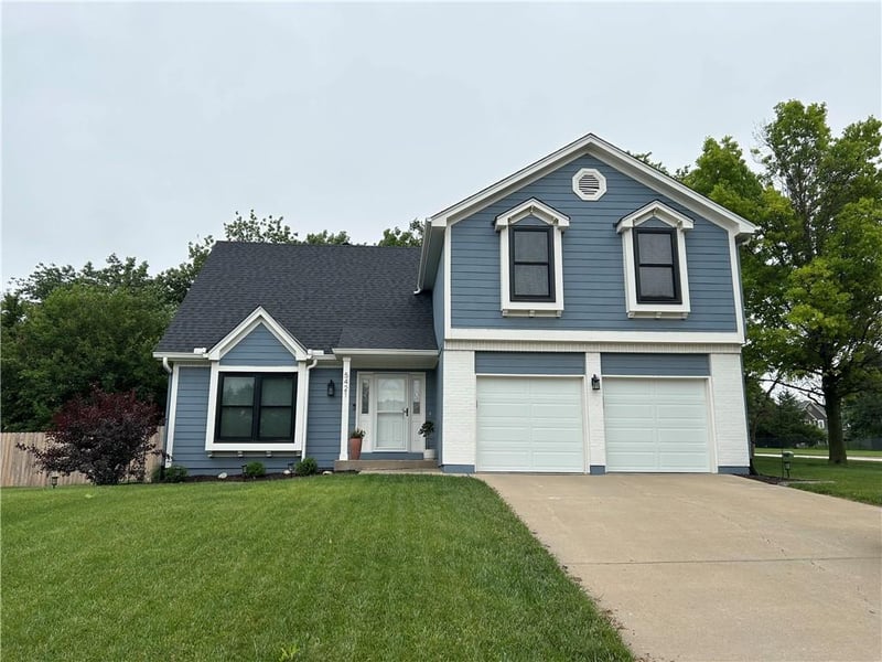 5421 Mccoy St, Shawnee, KS 66226