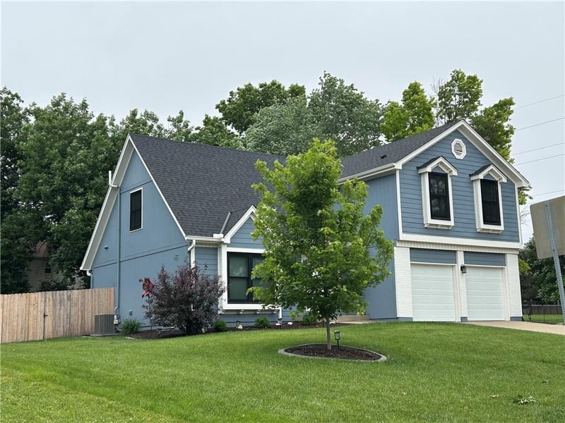 5421 Mccoy St, Shawnee, KS 66226