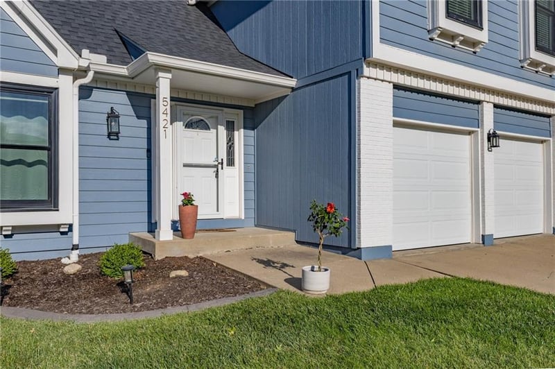 5421 Mccoy St, Shawnee, KS 66226