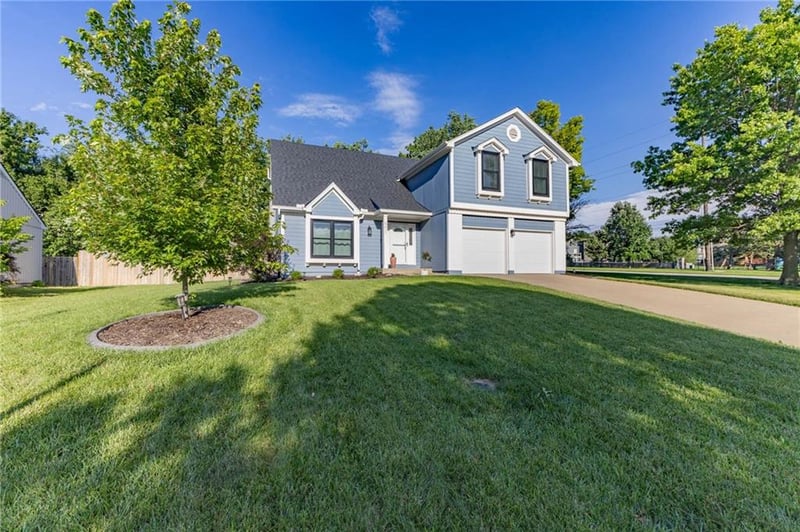 5421 Mccoy St, Shawnee, KS 66226