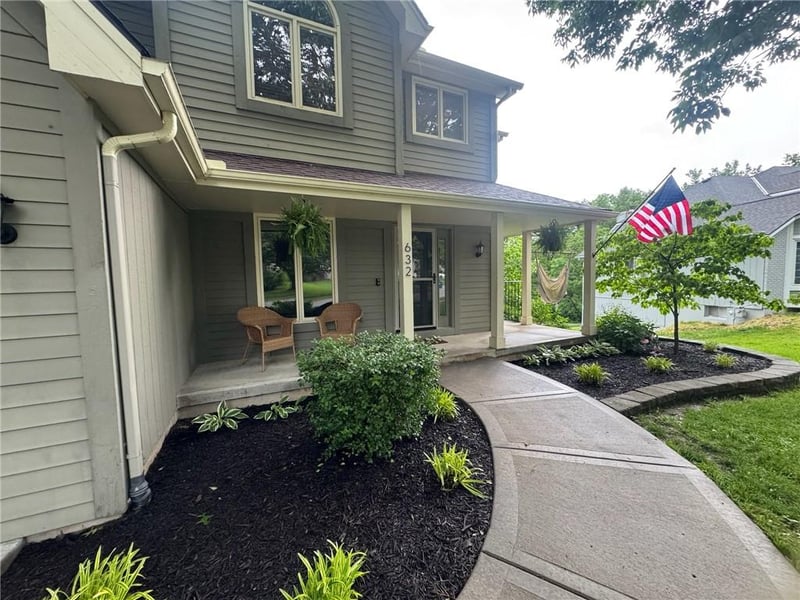 632 Taylor Dr, Liberty, MO 64068