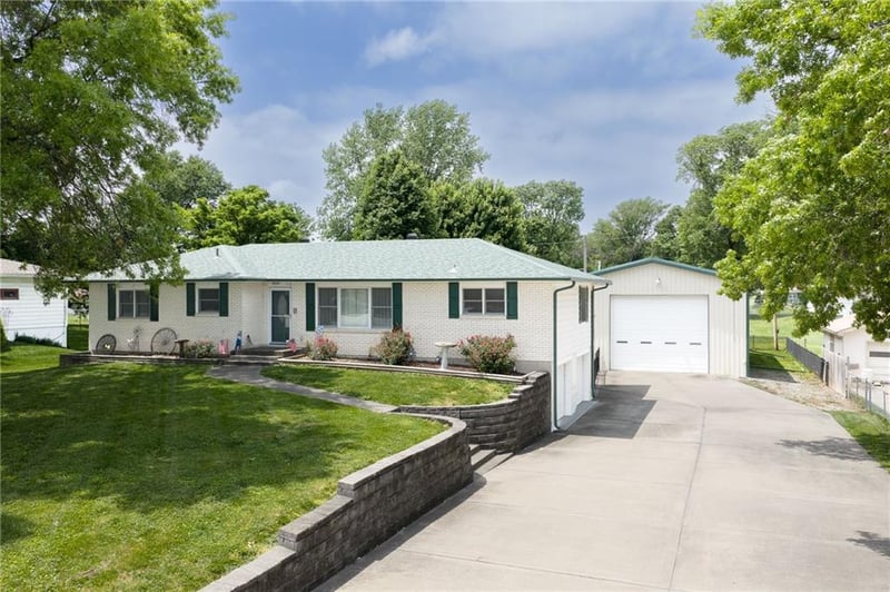510 2nd St, Lansing, KS 66048