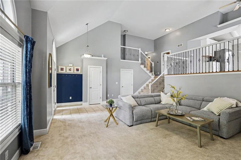 417 Lakeshore Dr, Raymore, MO 64083