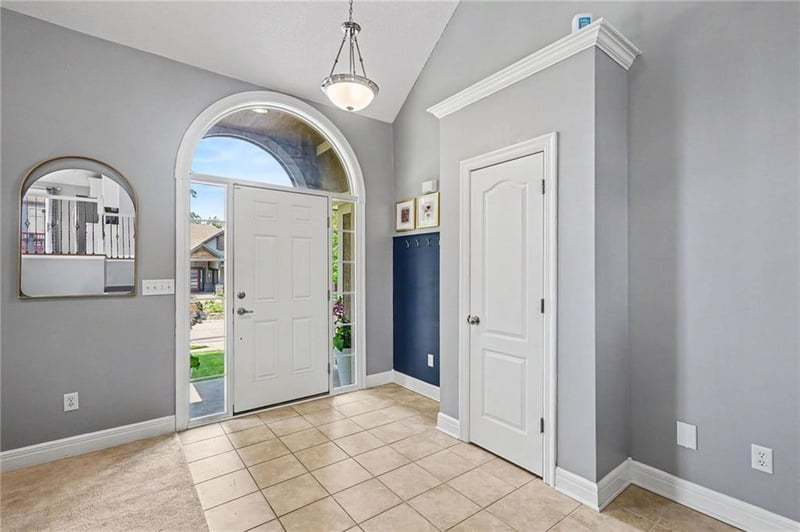 417 Lakeshore Dr, Raymore, MO 64083