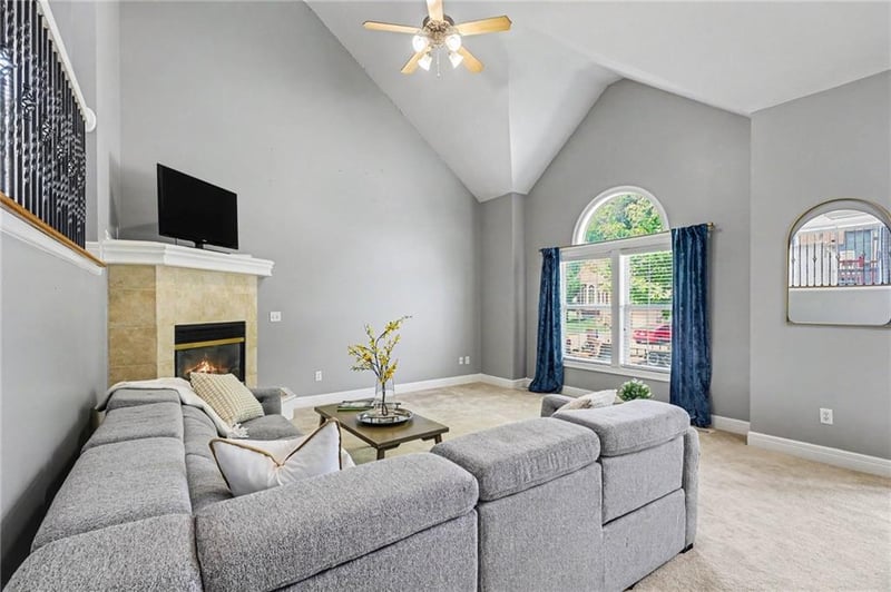 417 Lakeshore Dr, Raymore, MO 64083