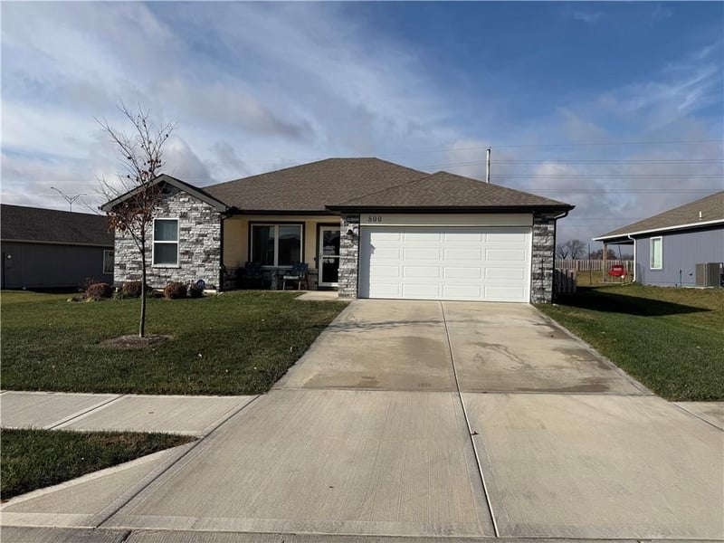 800 Bentley Dr, Belton, MO 64012