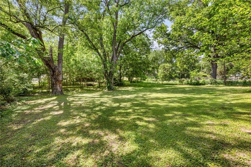 7602 Roswell Dr, Kansas City, KS 66109