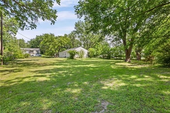 7602 Roswell Dr, Kansas City, KS 66109