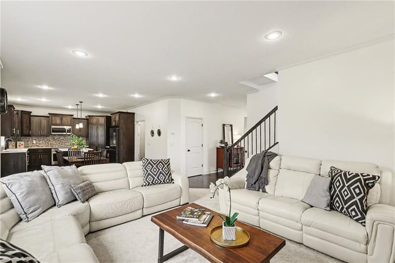 4212 Stoney Brook Dr, Lee's Summit, MO 64082