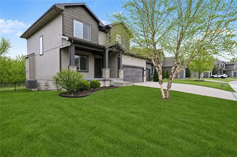 4212 Stoney Brook Dr, Lee's Summit, MO 64082