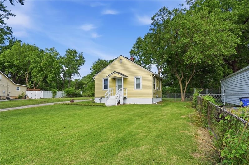 13318 Parker Ave, Grandview, MO 64030