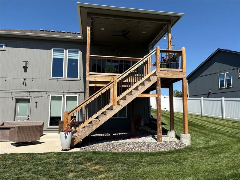 821 Cindy Ln, Raymore, MO 64083