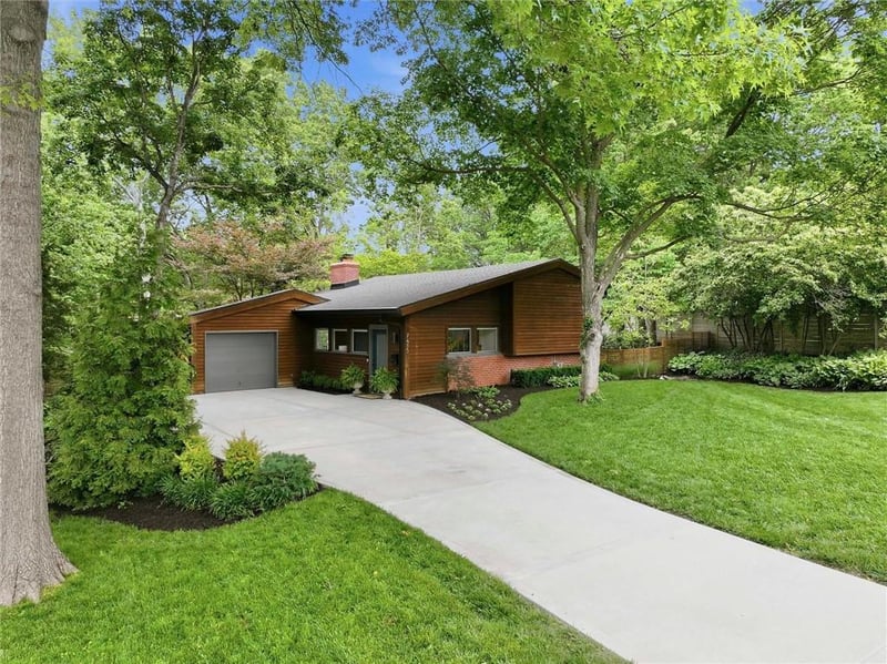 7415 Rosewood Cir, Prairie Village, KS 66208