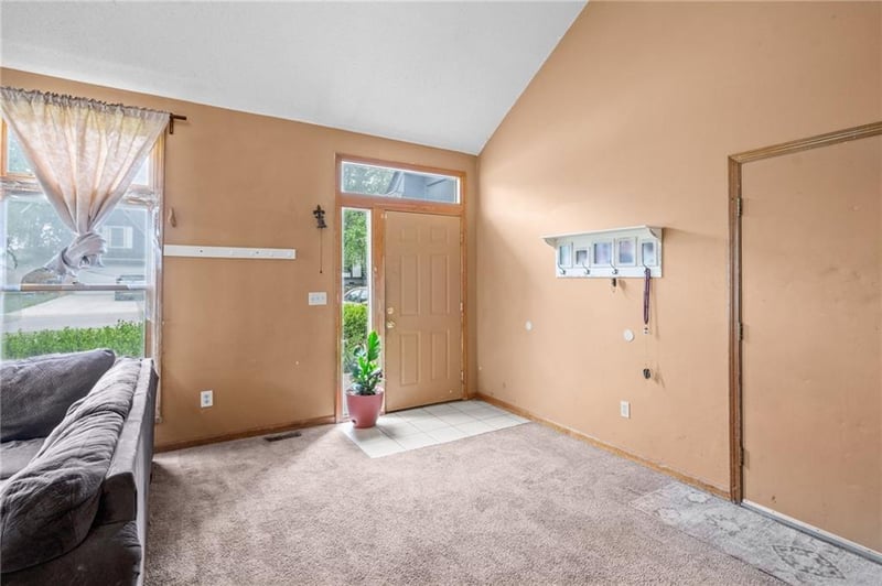 6413 Anderson St, Shawnee, KS 66226