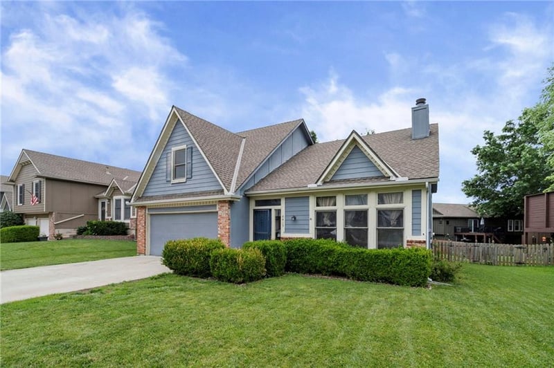 6413 Anderson St, Shawnee, KS 66226