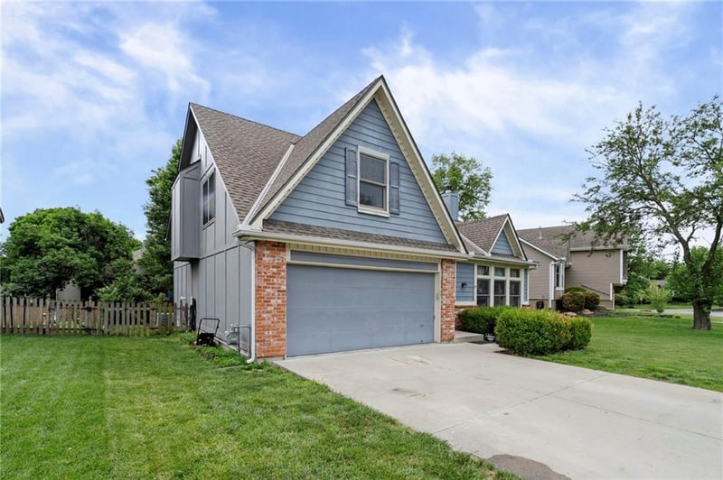 6413 Anderson St, Shawnee, KS 66226