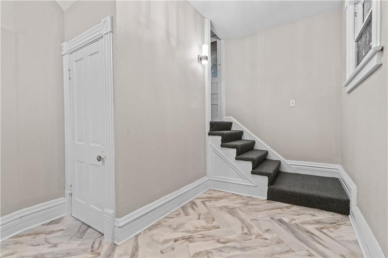 2925 Holmes St, Kansas City, MO 64109