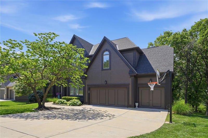 5634 Cottonwood Dr, Shawnee, KS 66216