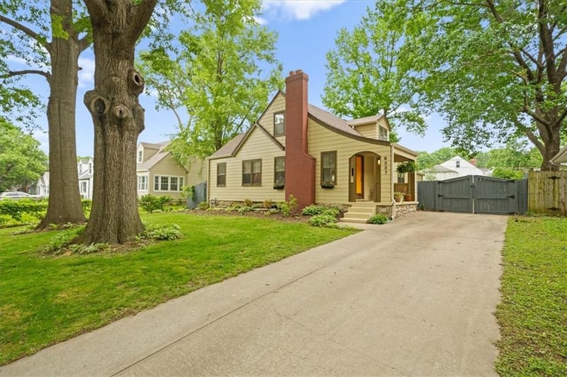 8337 Mercier St, Kansas City, MO 64114