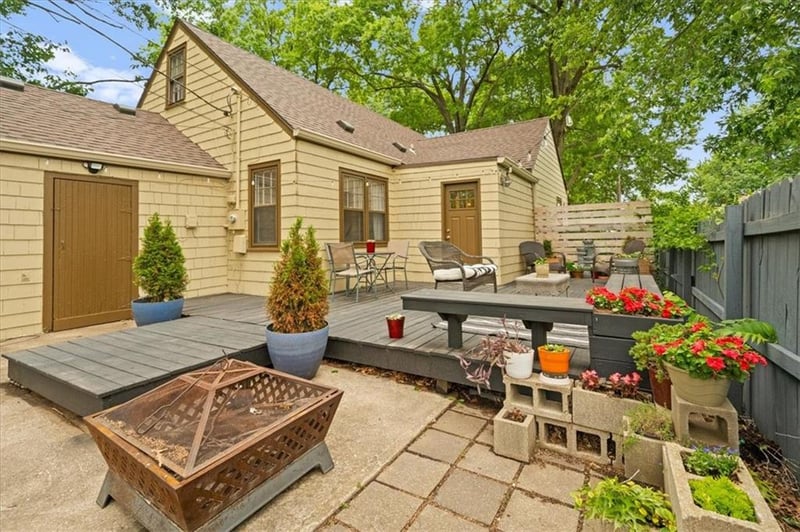 8337 Mercier St, Kansas City, MO 64114