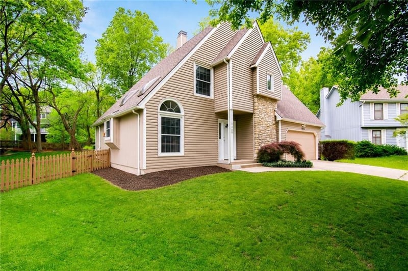 7929 113th Ter, Overland Park, KS 66210
