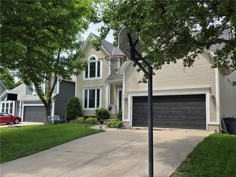 17460 158th St, Olathe, KS 66062