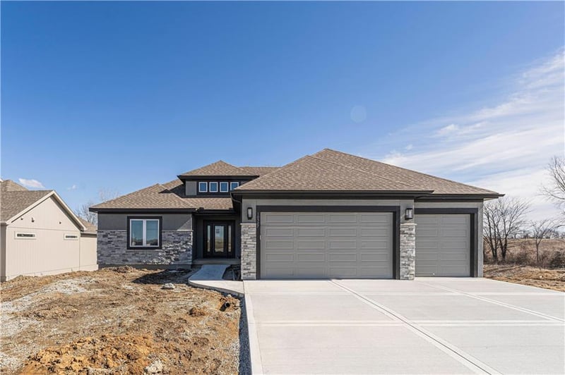 2433 177th St, Overland Park, KS 66085