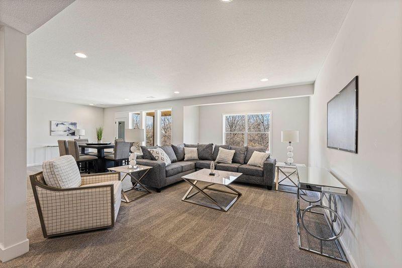 2433 177th St, Overland Park, KS 66085