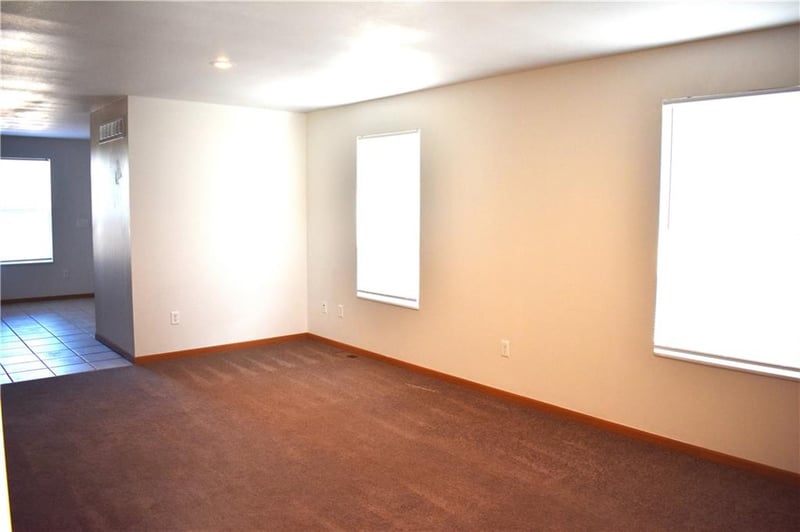 11789 Ridgeway Dr, St Joseph, MO 64505